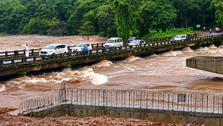 https://salarnews.in/public/uploads/images/newsimages/maannewsimage03082026_134328_Rain .png